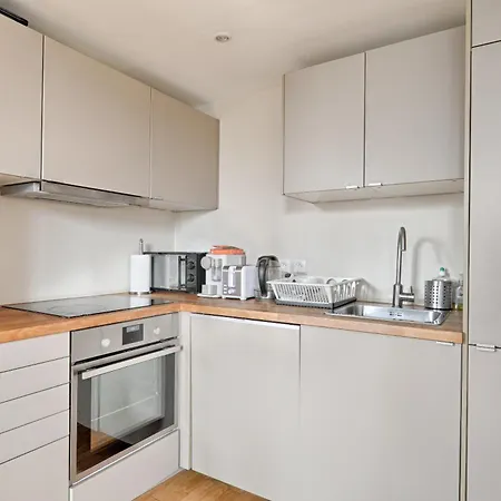 St Dom Face - Vue Tour Eiffel باريس